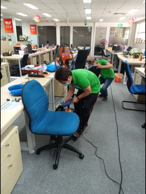 Giặt ghế sofa loại bỏ bụi bẩn và vi khuẩn hiệu quả