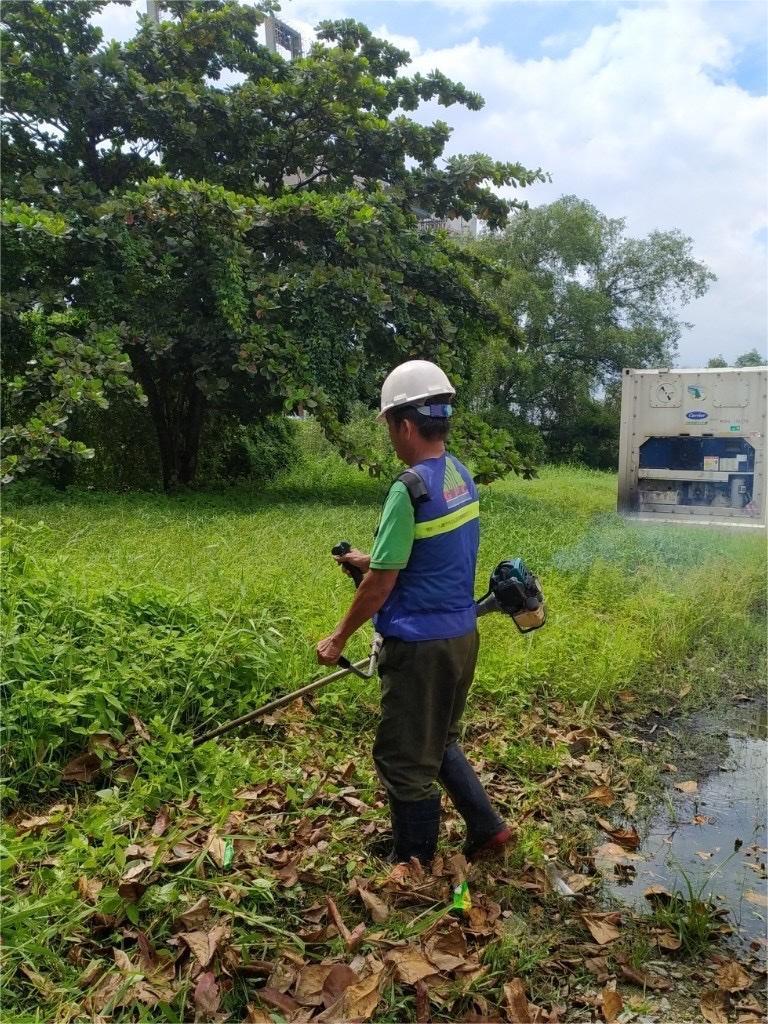 Nhân viên vệ sinh phải thích nghi với nhiều môi trường làm việc khác nhau, từ văn phòng đến nhà xưởng